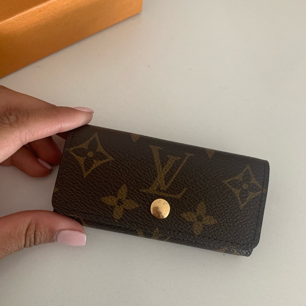 Authentic Louis Vuitton key holder